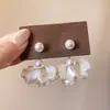 1 par de pendientes de perla de pétalo blanco estilo francés europeo y americano, elegantes, lujosos, de nicho, de alta gama, versátiles, diseño de doble uso