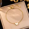 Pulseira de Aço Titânio Coração de Amor Simples Sem Desbotar para Mulheres, Joia de Mão Elegante Versátil da Moda, Acessórios em Forma de Coração de Luxo Leve Tendência Atacado