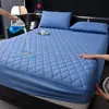 Nueva Sábana Bajera Impermeable Ajustada con Patrón de Diamantes Curvados, Apta para la Piel, Cubre Cama de una Pieza de Color Sólido, Juego de Tejido Cepillado, Protector, Venta al por Mayor Transfronteriza