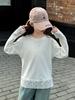 Camisa de base de encaje para niñas Primavera y otoño 2025 Nueva camiseta de primavera para niñas Camiseta de manga larga para niños Top blanco para todo tipo de combinaciones