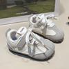 Sapatos Esportivos Infantis Estilo Coreano Retrô Primavera e Verão Sapatos Casuais de Malha de Sola Macia para Meninos Velcro Sapatos Infantis Respiráveis para Meninas