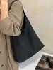 Bolso de hombro elegante y versátil, perfecto para el día a día, con un diseño nuevo, gran capacidad y un hermoso patrón tejido. Este bolso tote de moda es ideal para el otoño de 2026