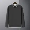 Suprimento transfronteiriço, design falso de duas peças, suéter masculino com blocos de cor e borda branca, gola redonda, modelagem solta, versátil, camisa básica de manga comprida para primavera e outono