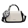Bolso pequeño cuadrado de moda estilo coreano para mujer, nuevo modelo principios de otoño 2026, bolso de hombro moderno de bloques de color, bolso casual de alto valor para mujer