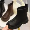 Botas curtas para meninas 2026 outono e inverno novo modelo botas simples versáteis de sola macia para crianças com forro de fleece, botas de algodão de camada dupla, botas Chelsea, botas Martin