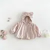 Conjunto de 3 peças para bebês e crianças pequenas: Blusa Básica Dianxi com Capuz e Laço, Jaqueta de Outono com Estampa de Desenho e Jeans