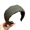 Nova Faixa de Cabelo Estilo Retrô College Outono Inverno para Mulheres Alta Grelha de Caveira Xadrez Acessório de Cabelo Borda Larga Acessório de Cabelo para Lavar o Rosto Faixa de Cabelo Versátil de Tecido