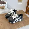 Zapatos Deportivos Nuevos para Niños Primavera y Otoño Suela Suave Antideslizante Zapatos tipo Forrest Gump para Niños Moda Versátil Zapatos de Entrenamiento Alemanes para Niñas