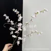 Nuevo Arreglo de Piso de Flor Artificial Violeta de Rama Alta con Golondrina Grande Voladora, Material de Flor de Línea de Fondo para Salón de Bodas de Hotel