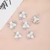 Accesorios para ropa de flor de tres perlas con corazón, hebilla de placa de flor, accesorios pequeños, resaltador de color DIY hecho a mano coreano