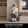 Beihanmei Lujo Ligero Astronauta Sala de Estar Gran Adorno de Pie con Altavoz Lujo Ligero Gama Alta Gabinete de TV Decoración de Audio