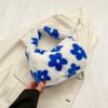 Invierno nuevo bolso de hombro de felpa femenino 2023 este año popular celebridad de internet flor fresca bolso de axila estilo coreano