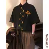 Camisa de Verano Versátil Retro Japonesa Bordada de Girasol Manga Corta Unisex Holgada Marca de Moda Urbana Estilo Universitario