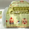 Juego de sábanas de terciopelo de leche, tres piezas, forrado de felpa, engrosado para abrigar, suave y cómodo para otoño e invierno, con un estampado fresco y elegante estilo ins