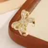 Anillo de lazo de diamantes de lujo ligero de Dongdaemun coreano para mujer, exquisito diseño de nicho de moda que combina con todo.