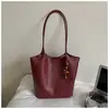 Bolsa com padrão trançado muito estilosa, nova moda outono de 2026, bolsa de ombro para o dia a dia, bolsa tote tipo balde chic vintage