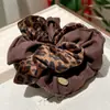 Goma para el pelo scrunchie de tela con estampado de leopardo y patchwork de alta gama coreana, con tacto premium, nuevo estilo, accesorio para moño y coleta.