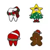 Broche de Dibujos Animados Navideños Árbol de Navidad Lindo Hombre de Jengibre Sombrero de Navidad Atmósfera Festiva Punto de Goteo de Aceite Insignia de Aleación con Taladro