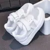Zapatos Blancos para Niños Zapatos Deportivos para Niñas Primavera/Verano 2026 Nuevos Zapatos de Malla Transpirables Estudiante Antideslizantes Zapatos de Patineta Especiales para la Escuela