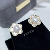 Conjunto de Três Peças de Pérola Natural para o Dia das Mães com Anel de Flor de Cinco Pétalas, Brincos e Pingente, Popular no Douyin, Kuaishou e Taobao