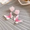 Pendientes Colgantes de Flor de Resina y Mariposa con Aguja de Plata, Aretes Juveniles Frescos y Dulces, Pendientes Sencillos con un Toque de Lujo Ligero y Sensación de Alta Gama