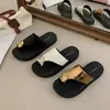 Chanclas Planas Decoradas con Metal para Mujer, Nuevo Estilo de Moda de Verano, Suela Suave, Cómodas, Adecuadas para Usar con Faldas, Sandalias de Tira