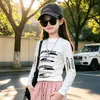 Conjunto Casual de Manga Longa com Letras para Meninas Primavera e Outono 2026 Novo Estiloso Macacão de Trabalho para Menininhas Conjunto de Duas Peças Infantil Tendência