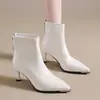 Botines de tacón de aguja con punta fina para mujer, estilo temperamento simple, para combinar con abrigo, otoño 2026, nuevos, de tacón alto, ajustados, botas de moda versátiles
