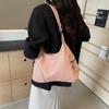 Nova Bolsa Casual de Axila para Mulheres 2026, Grande Capacidade, Design de Nicho, Bolsa de Ombro Único Transversal, Bolsa de Bolinho Fashionável para o Dia a Dia