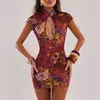 Vestido curto justo com estampa vazada da moda, valorizando a silhueta Novo vestido elegante estilo chinês com gola alta Estilo chinês