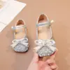 Zapatos de Princesa con Pedrería de Moda para Niñas 2026 Verano Nuevos Zapatos de Boca Baja para Niños Medianos y Grandes Zapatos de Cristal con Lazo Zapatos de Cuero