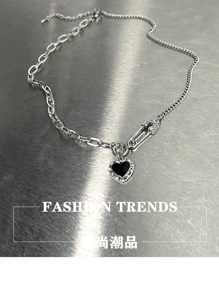 钻黑爱心项链详情_01.jpg