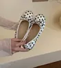 Primer Encuentro Ji Patada de un pie Ballet Mocasines de Suela Suave Nuevo Estilo Primavera Verano para Mujer Corte Bajo Zapatos Individuales de Polka Dot de Seda Fondo Plano para Mujer