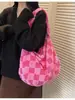 Bolsas Femininas Transfronteiriças Moda Outono/Inverno 2026 Nova Bolsa de Ombro Xadrez de Pelúcia Grande Capacidade Versátil Casual Bolsa Transversal