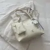 Bolsos tote de nicho populares para mujer de este año, nuevos y elegantes bolsos de hombro para el trabajo de otoño 2026, bolsos versátiles para el antebrazo