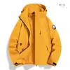 Camello mismo estilo chaqueta cortavientos funcional para exteriores para mujer traje tres en uno de plumón otoño e invierno a prueba de viento impermeable traje de montañismo abrigo para hombre