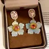 Pendientes de Flor de Resina con Flor Azul Claro y Aguja Plateada con Diamantes, Pendientes de Estilo Festivo a la Moda, Pendientes de Lujo Ligero de Alta Gama para Mujer