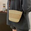 Bolsa Popular de Verão Feminina 2024 Nova Moda Casual Transversal Palha Trançada Versátil Pequena Fresca Bolsa de Palha Trançada