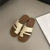 Conjunto de Sandálias Casuais de Dedo com Senso de Design de Nicho Shopee Roupa de Verão Transfronteiriça Sandálias Romanas Retrô com Solado Macio para Mulheres
