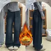 Jeans com Forro de Veludo Tamanho Grande Feminino Outono Inverno 2026 Novo Estilo Calças Largas de Cintura Alta Emagrecedoras de Perna Reta