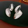 Aretes de Plata con Hojas Irregulares Retorcidas Moda Europea y Americana Combinan con Todo Pendientes Exagerados Lujo Ligero Sentido de Alta Gama Pendientes de Nicho