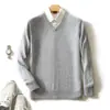 Novedad Otoño e Invierno Tejidos de Cachemira para Hombre Color Sólido Cuello en V Tejido Fino Estilo Coreano Holgado Aspecto Adelgazante Tejido