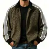 Chaqueta cruzada para hombre 2026 con cuello mao y patrones sutiles, con cuatro franjas en los laterales, corte holgado, cierre de cremallera y estilo casual de chaqueta de béisbol