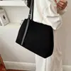 Nova bolsa de ombro de camurça de grande capacidade com acolchoamento para axila, estilo outono, bolsa de mão vintage 2026 para mulheres, adequada para o trabalho e moda