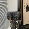 Otoño 2026 Bolso Cuadrado Pequeño con Cadena Diseño Retro Nicho Elegante Bolso de Hombro de Moda Tendencia Casual Bolso de Axila