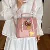 Mochila nueva de dibujos animados, diseño versátil de lunares, estilo moderno 2026 de un solo hombro cruzado, bolsa de nicho para mujer para el día a día, patrón de otoño