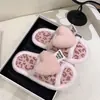 Novas Chinelos de Pele Planos com Estampa de Leopardo e Coração Estilo Coreano Outono/Inverno 2026 para Mulheres, Chinelos de Algodão com Solado Macio e Dedos Abertos para Uso Externo