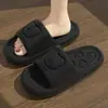 Pantuflas de Verano para Mujer con Sensación de Pisar Heces, Antideslizantes para Uso en el Baño, Pantuflas Gruesas para el Hogar para Parejas, Pantuflas de Exterior para Hombre, Al Por Mayor
