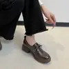 Sapatos loafer retro de salto grosso para mulheres baixinhas, que aumentam a altura, estilo britânico, bico redondo, com cadarço, sola grossa, sapatos de couro casuais versáteis
