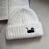 Gorro de tricô espesso, quente e protetor de orelhas para mulheres, perfeito para outono e inverno, versátil e estiloso, estilo coreano, adequado para cabeças maiores e apresenta um design moderno e oversized